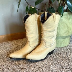 Cowgirl Cream Cowboy Boots size 8.5